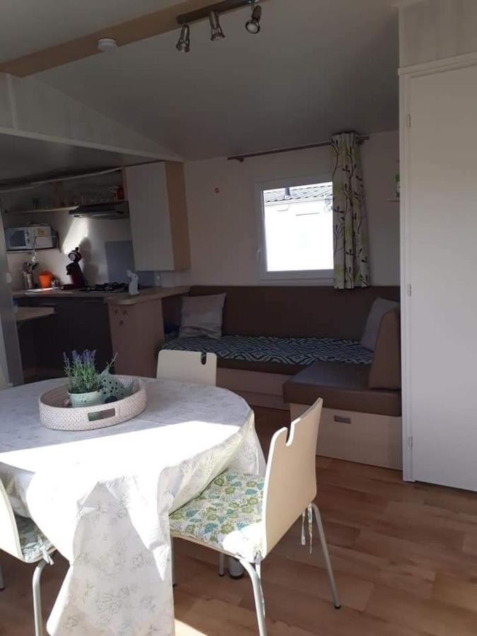 Luxueuze Stacaravan In Bredene Met Eigen Terras En Tuintje Экстерьер фото