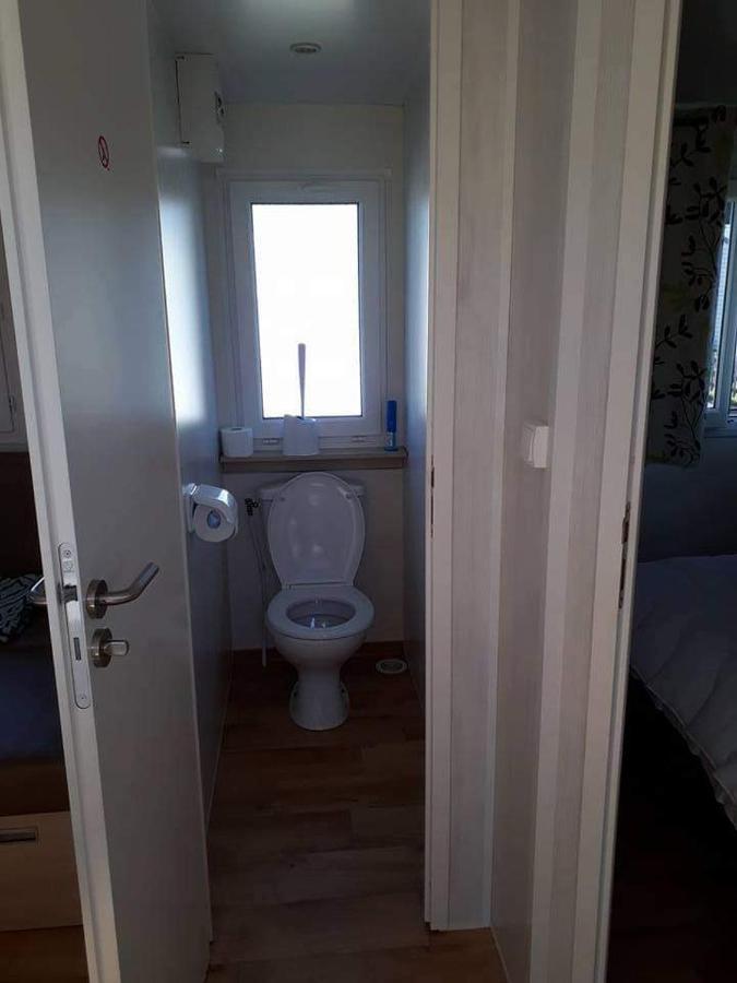 Luxueuze Stacaravan In Bredene Met Eigen Terras En Tuintje Экстерьер фото