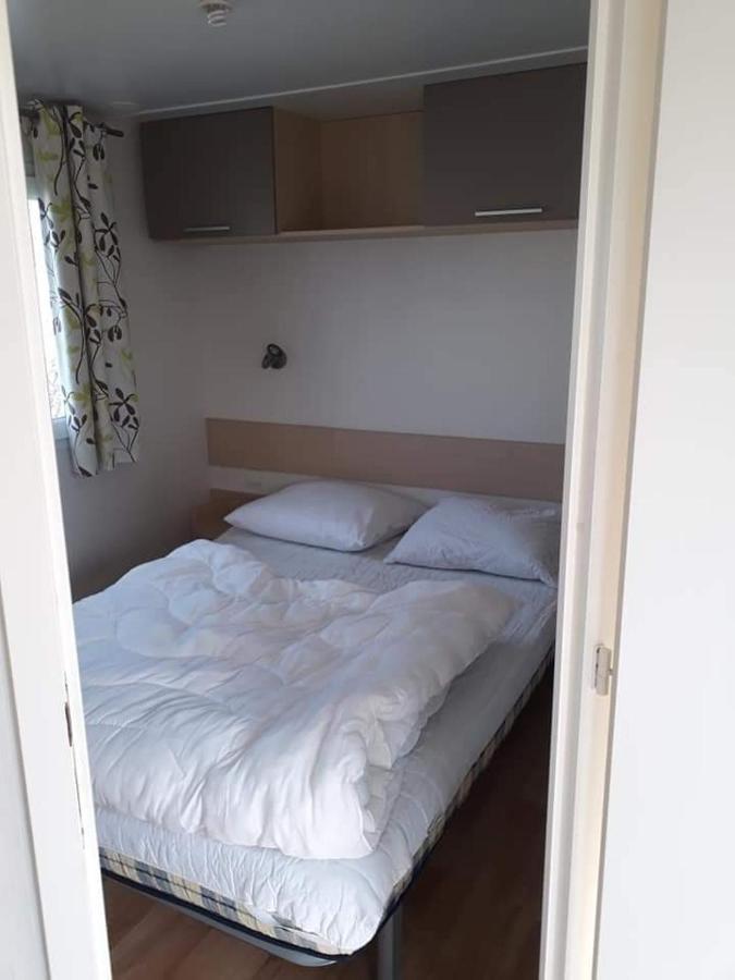 Luxueuze Stacaravan In Bredene Met Eigen Terras En Tuintje Экстерьер фото
